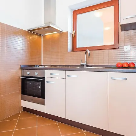 Amazing In With Swimming Pool Appartement Bilice