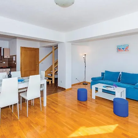 Amazing In With Swimming Pool