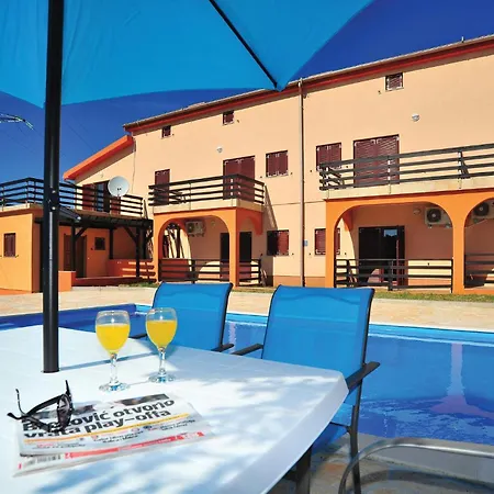 Amazing In With Swimming Pool *