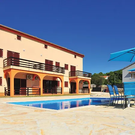 Amazing In With Swimming Pool Appartement Bilice