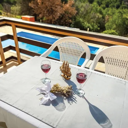 Amazing In With Swimming Pool Appartement