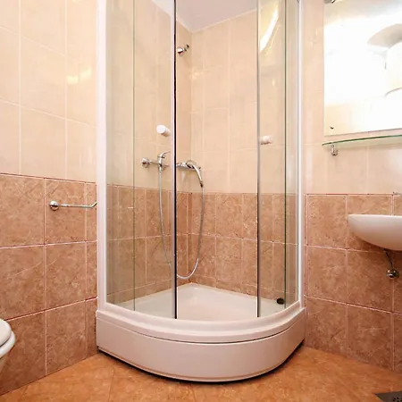 Amazing In With Swimming Pool Appartement