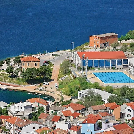 Amazing In With Swimming Pool