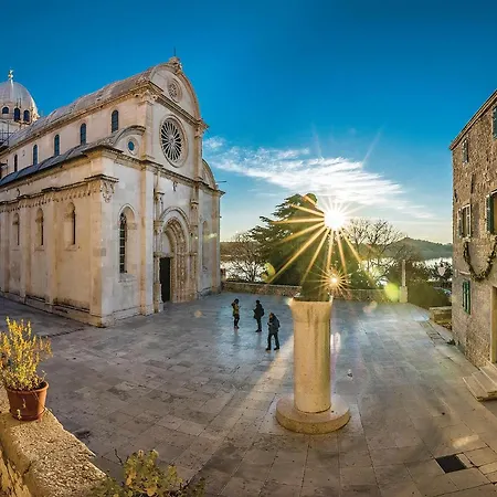 Amazing In With Swimming Pool 公寓 比利切