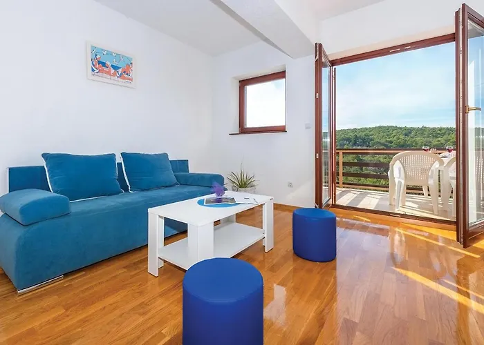 Appartement Amazing In With Swimming Pool