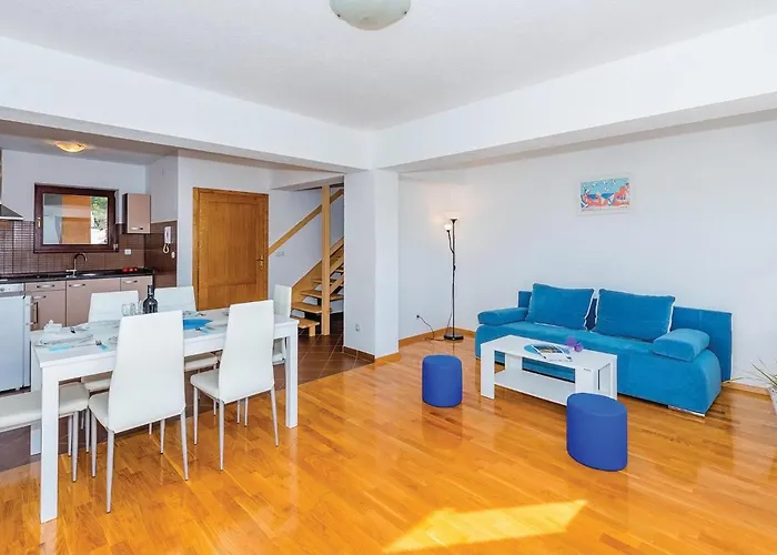 Amazing In With Swimming Pool