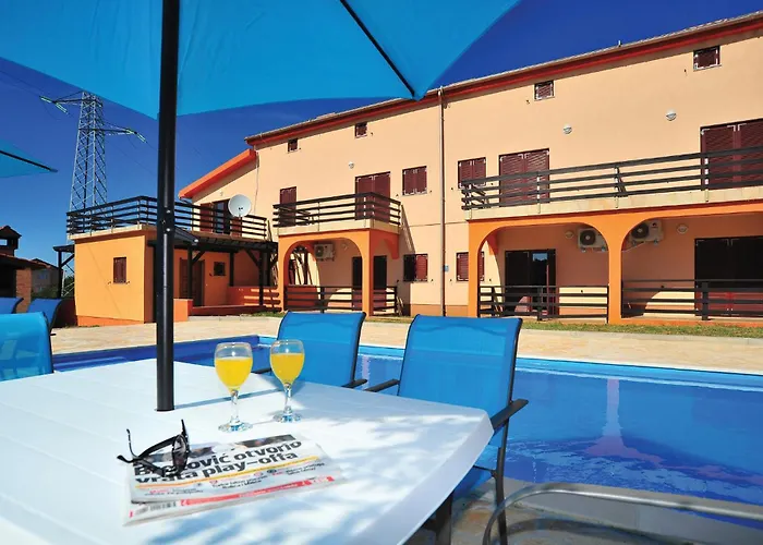 Amazing In With Swimming Pool *