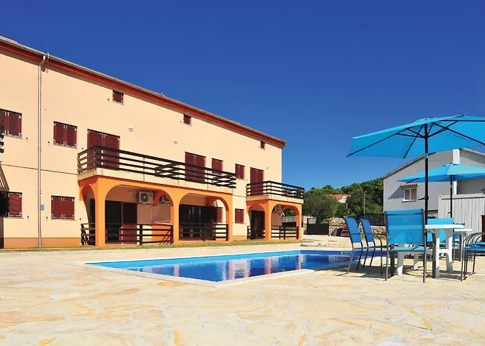 Amazing In With Swimming Pool Appartement Bilice