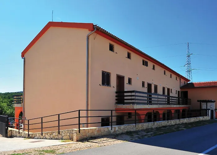 Amazing In With Swimming Pool *